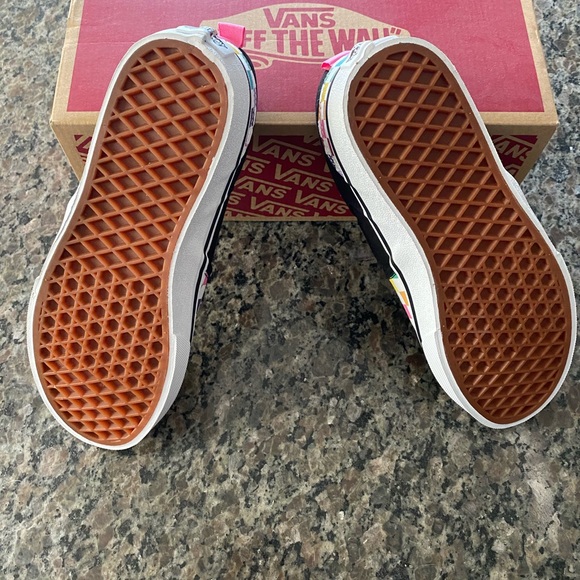 Vans - Asher - Party Check - SZ 6 - Picture 3 of 3